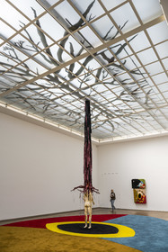 Suisse, Bâle, Kunsthalle Basel, Environmental Hangover, Chapéu Telurico (2022) au centre, installation de Pedro Wirz