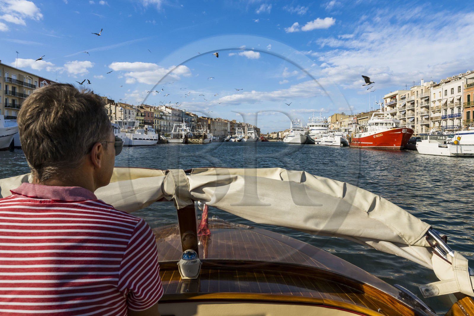 France, Hérault (34), Sète, canal Royal, thoniers senneurs à quai, Jean Christophe Lucien Gay, capitaine du bateau Sant'Helena propose une découverte de la ville par ses canaux