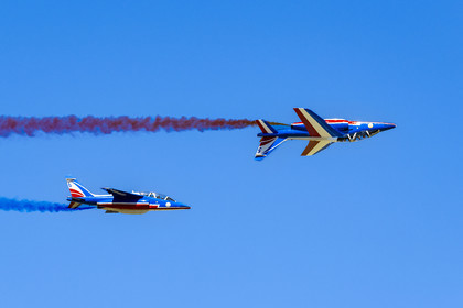 France, Bouches-du-Rhône (13), Salon-de-Provence, base aerienne 701, base de la Patrouille de France (PAF pour Patrouille acrobatique de France) de l'Armée de l'air et de l'espace française, les avions Alphajet lors d'un vol d'entrainement