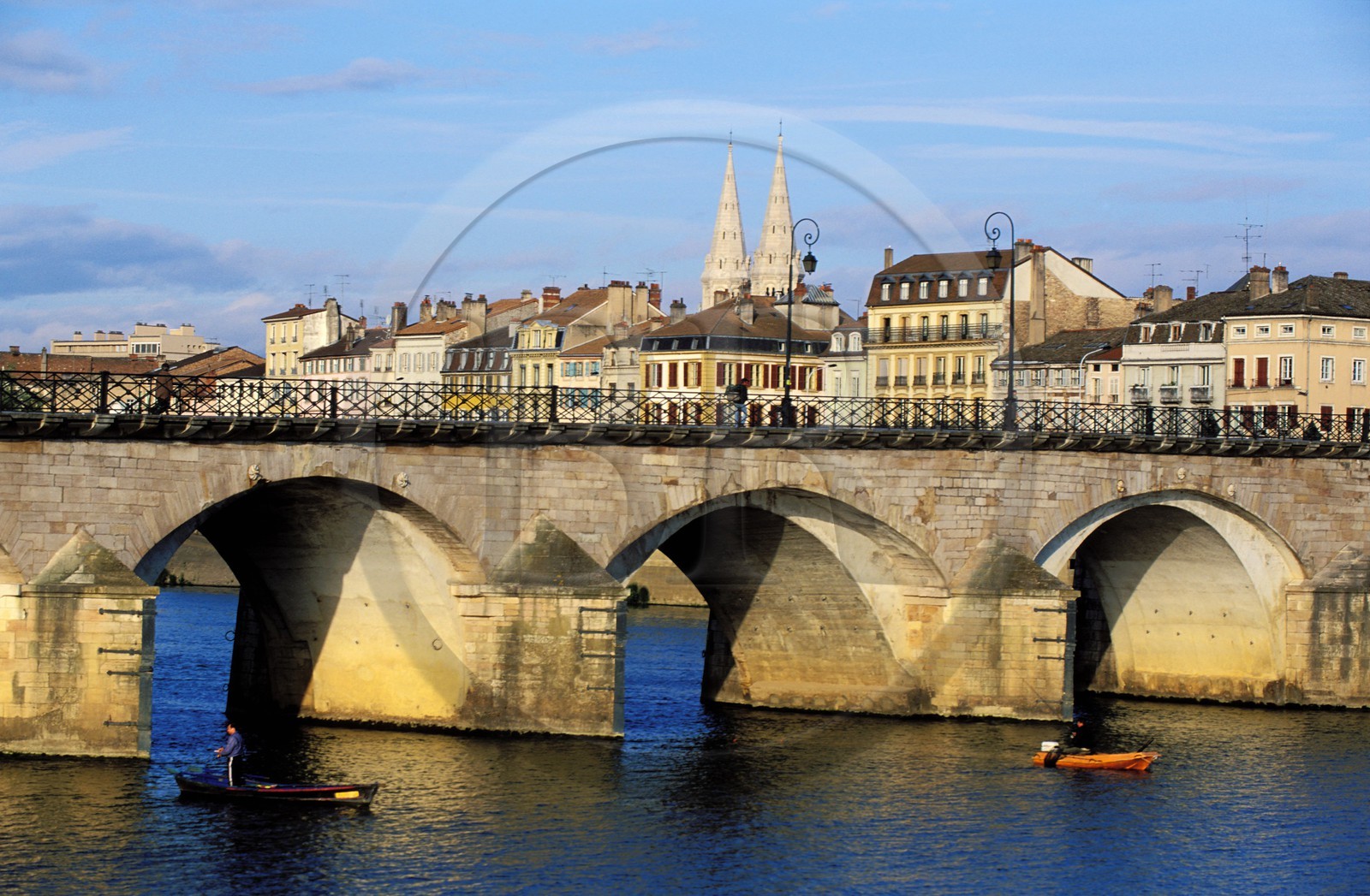 France, Saône-et-Loire (71), Mâcon, le pont Saint-Vincent sur la Sâone