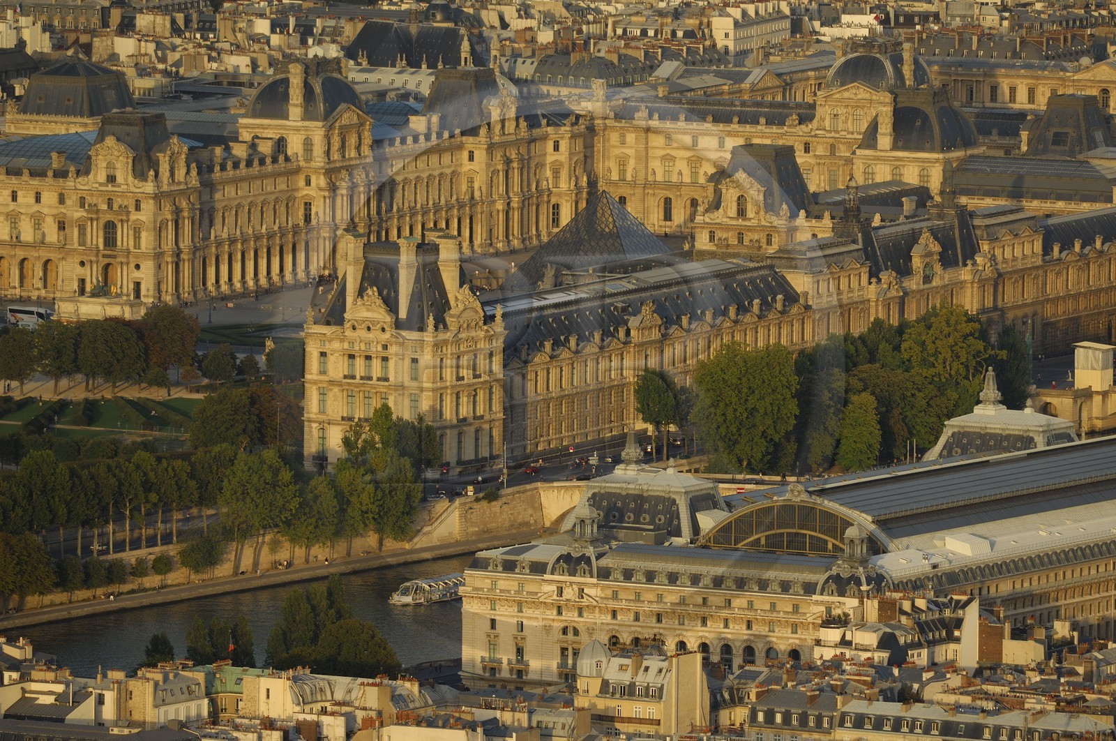 France, Paris (75), Le Louvre et les rives de la Seine