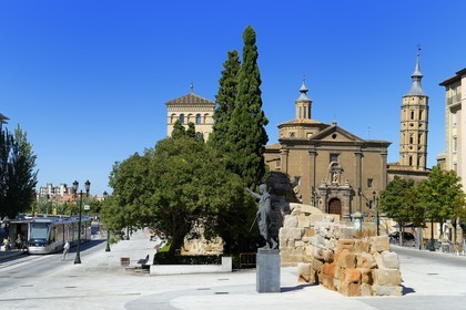 Espagne, Aragon, Saragosse, le clocher penché de l'église San Juan de Los Panetes
