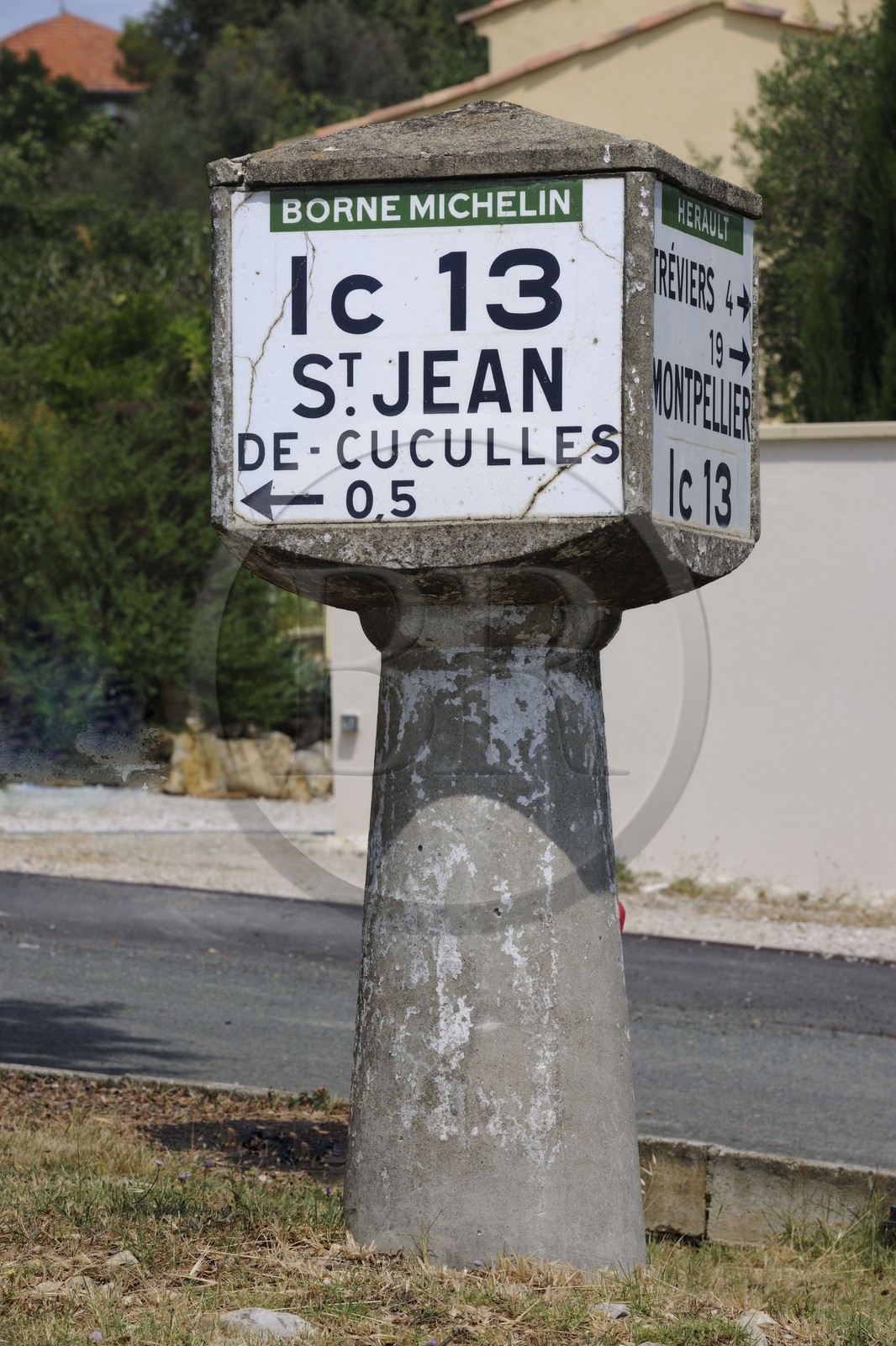 France, Hérault (34), panneau de signalisation borne Michelin