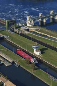 France, Eure (27), Port-Mort, Barrage et écluses sur la Seine (vue aérienne)