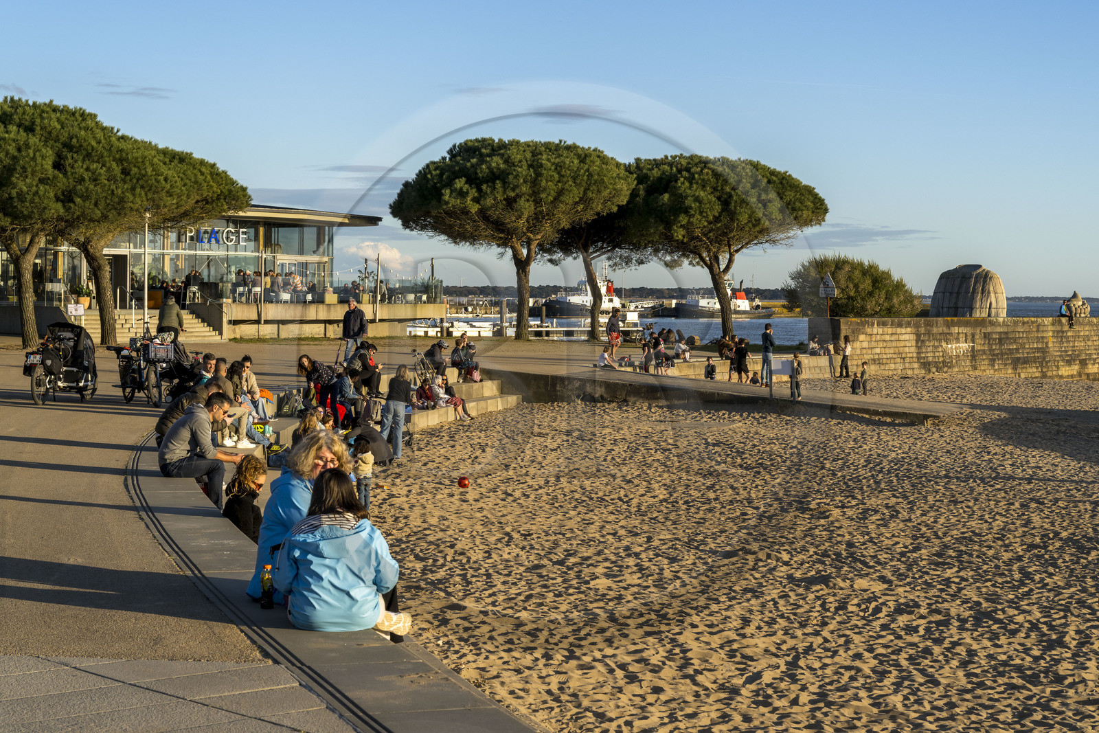 France, Loire-Atlantique (44), Saint-Nazaire, le café La Plage au bout de la jetée Ouest place du Commando
