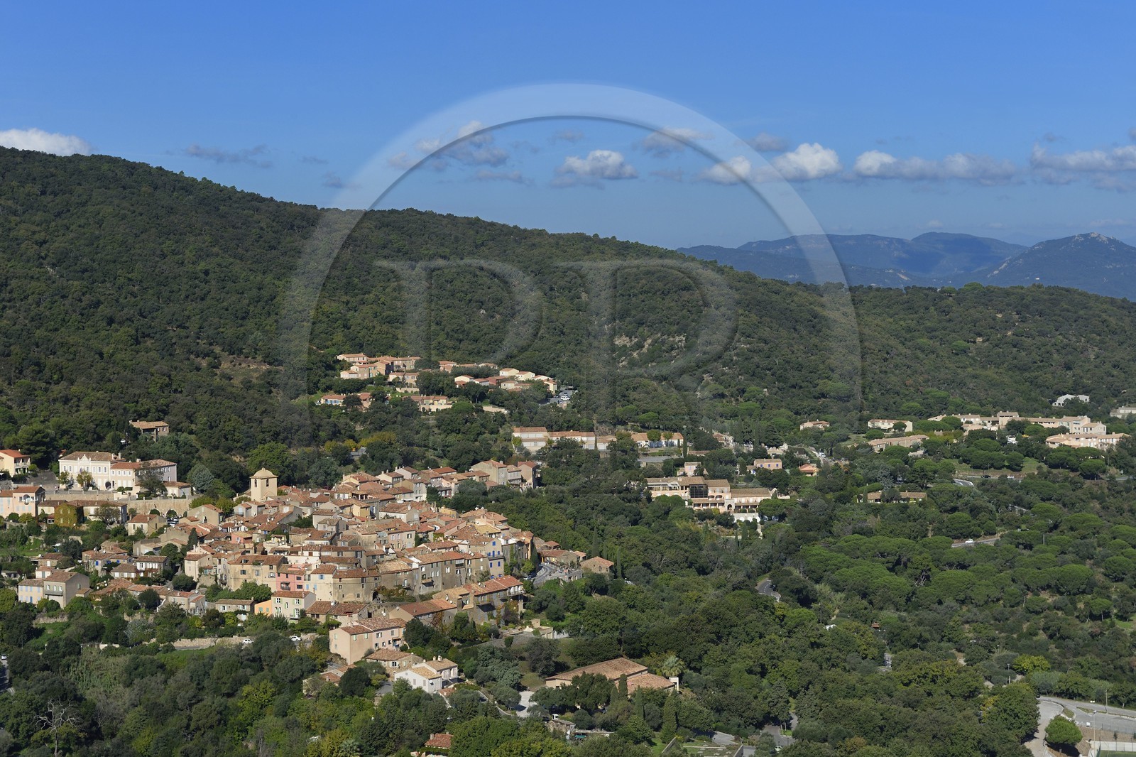 France, Var (83), Presqu'Ile de Saint-Tropez, le village de Ramatuelle (vue aérienne)