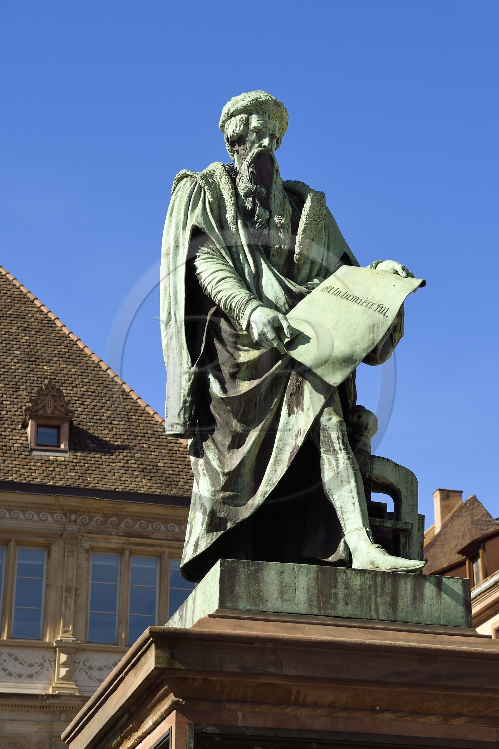 France, Bas-Rhin (67), Strasbourg, vieille ville classée au Patrimoine Mondial de l'UNESCO, place Gutenberg, la statue de Gutenberg par le sculpteur David d'Angers