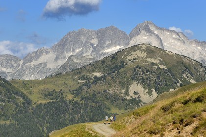 France, Hautes Pyrenees, Saint Lary Soulan and Vielle-Aure, hike on a variant of the GR10 between the Portet pass and the Bastan lakes on the edge of the Neouvielle nature reserve in the background