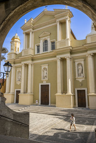 France, Alpes-Maritimes (06), Menton, la vieille ville, la basilique Saint-Michel-Archange