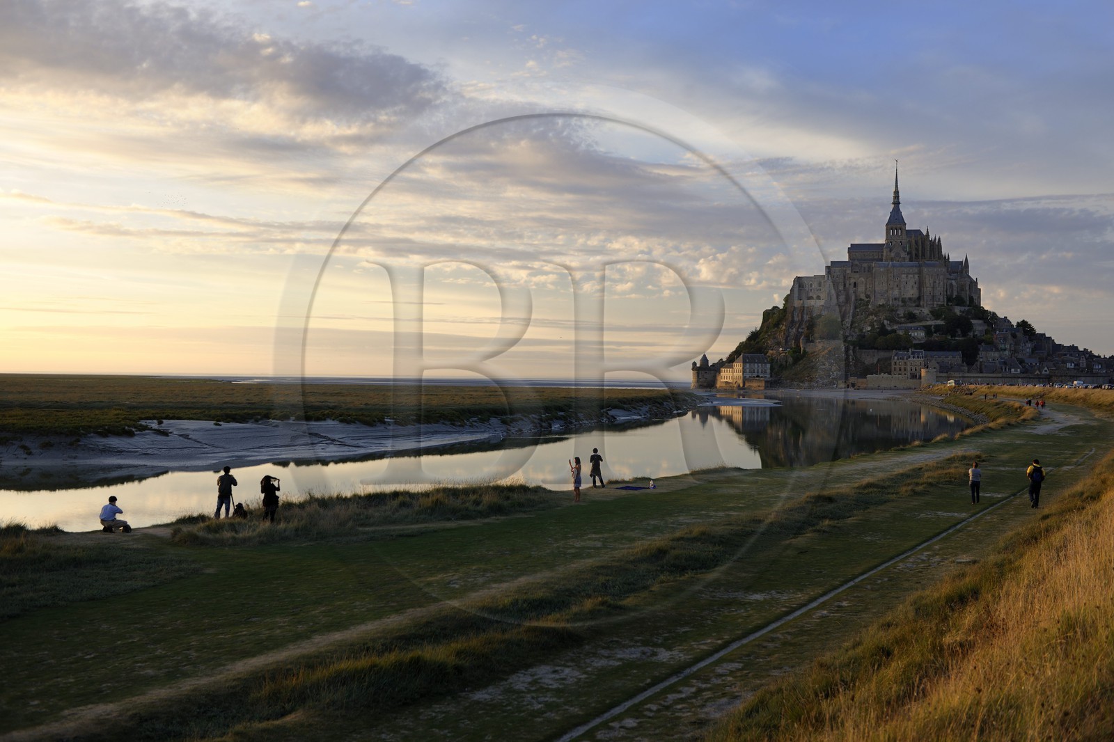 France, Manche (50), Mont-Saint-Michel, classé Patrimoine Mondial de l'UNESCO, et le Couesnon
