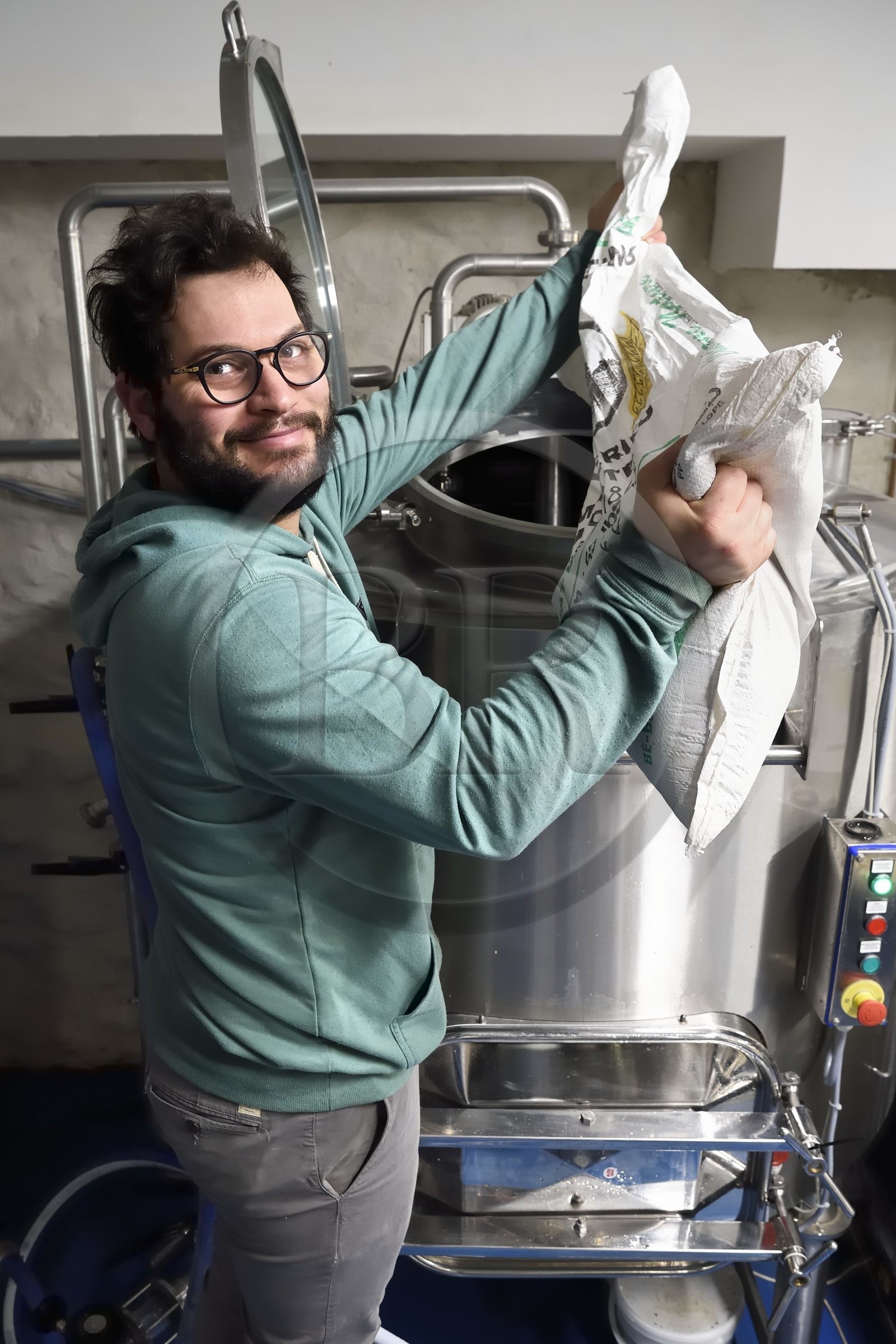 France, Haut-Rhin (68), Kaysersberg, Brasserie Bisaigue, le brasseur artisanal Thibaut Ancel propose des proposant des bières non filtrées et non pasteurisées