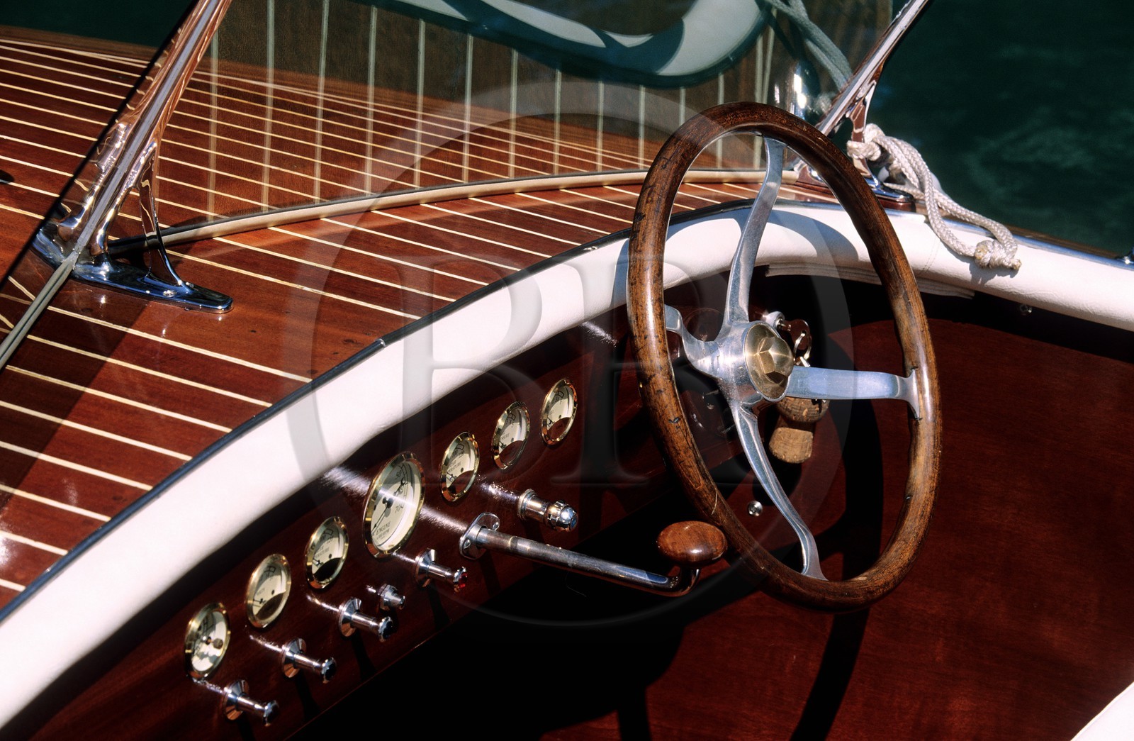 France, Savoie (73), Navig'Aix au lac du Bourget, célèbre canot automobile en bois d'acajou du type Riva