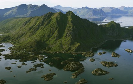 Norvège, Nordland, Iles Lofoten, Ile de Vestvagoy (vue aérienne)