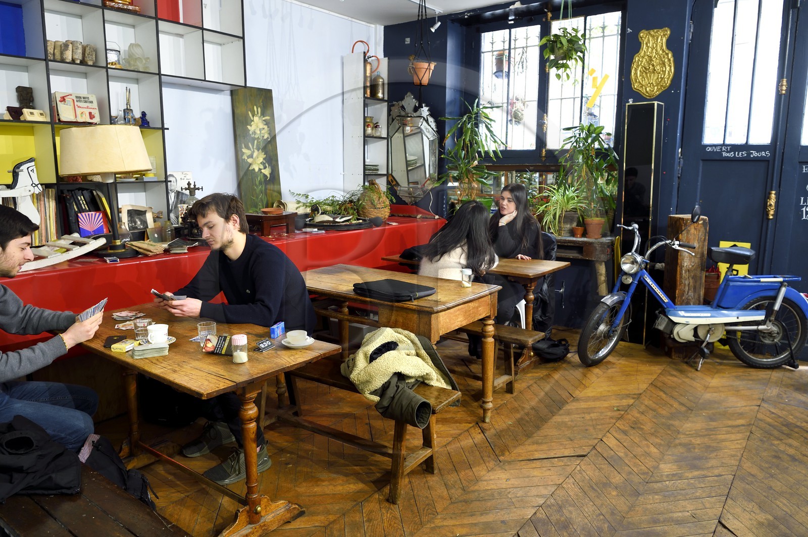 France, Paris, the Café Curieux, alternative café rue Scipion