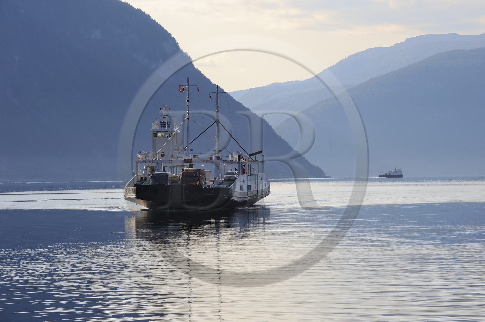 Norvège, comté de Sogn Og Fjordane, ferry sur le sognefjorden