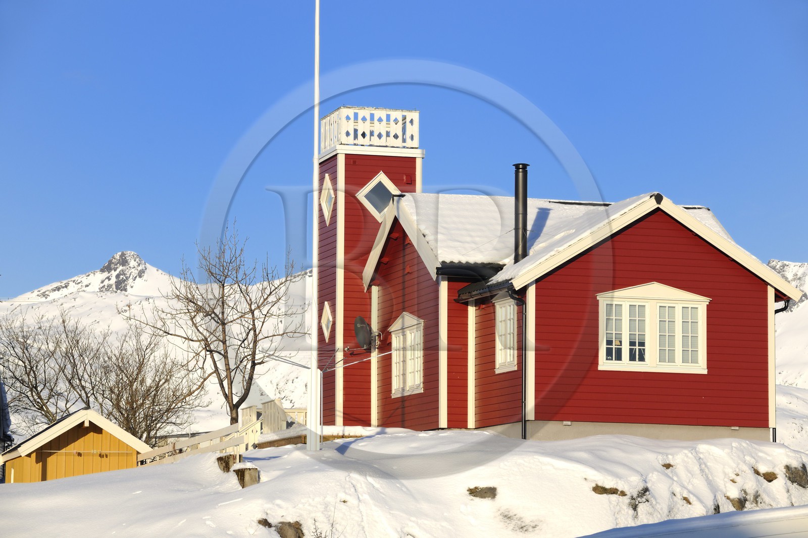 Norvège, Nordland, Îles Lofoten, le port de Svolvaer, maisons en bois