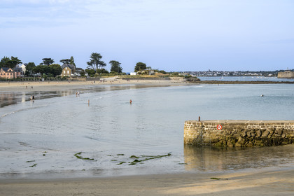 France, Morbihan (56), rade de Lorient, Larmor-Plage, Pointe des Blagueurs et la plage de Toulhars