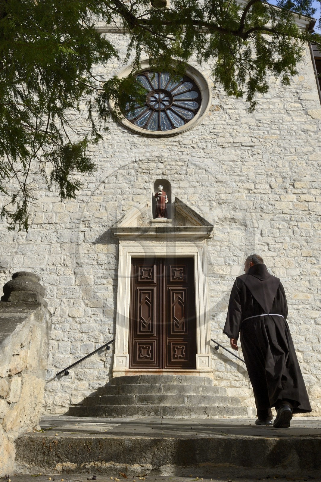 Croatie, Dalmatie, Parc national de Krka, monastère franciscain de l’îlot Visovac, l'église