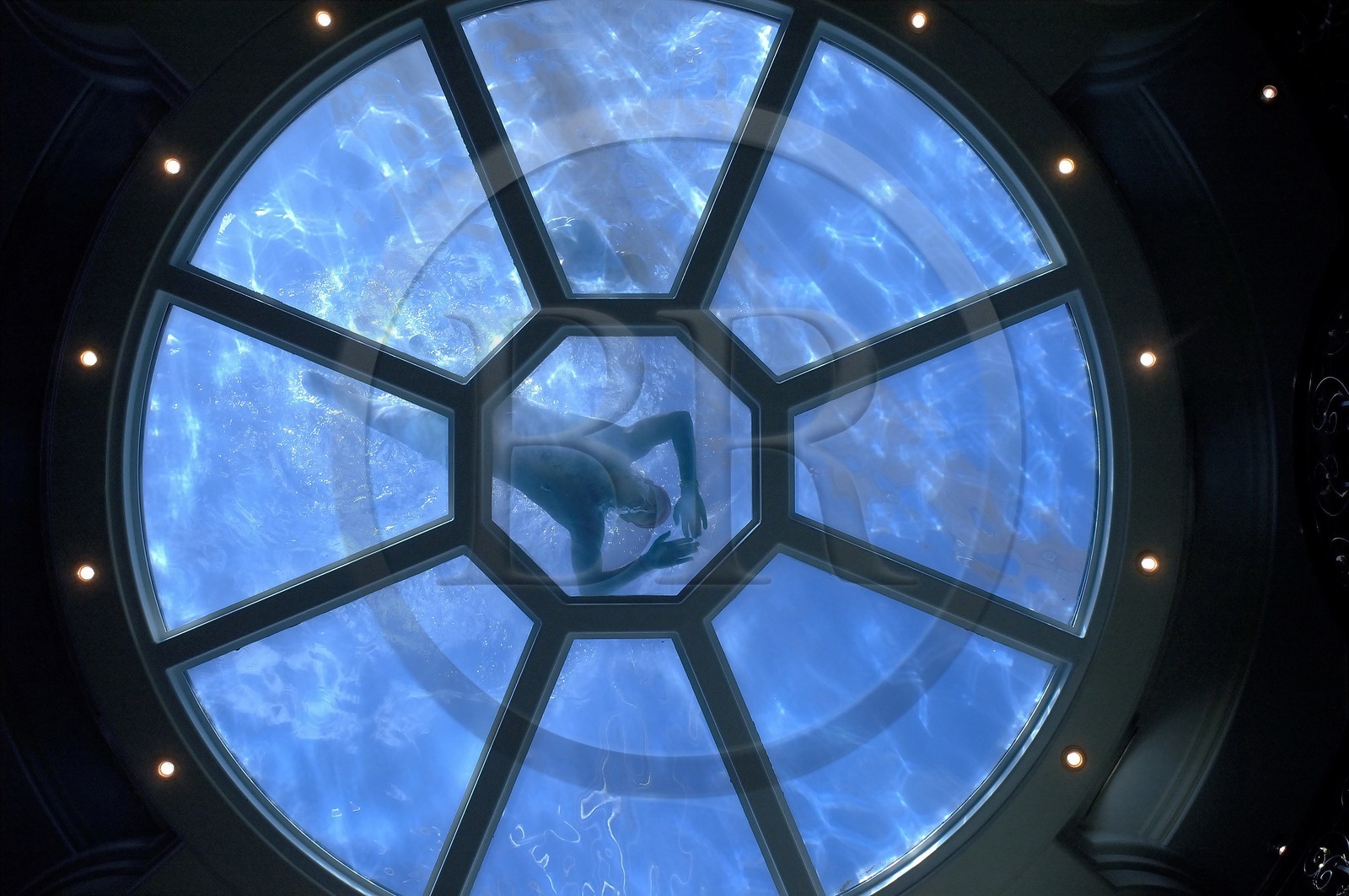 Caraïbes, croisière à bord du Royal Clipper, une des piscines au-dessus de l'atrium