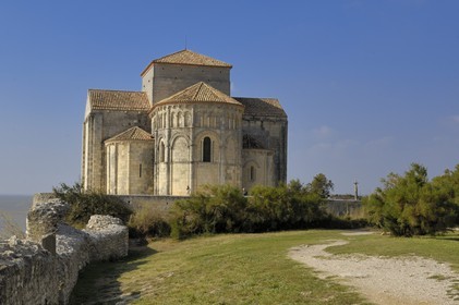 France, Charente-Maritime (17), Talmont-sur-Gironde, labelisé Les plus beaux Village de France, église Sainte-Radegonde