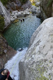 France, Corse-du-Sud (2A), Alta Rocca, Bavella, canyonning dans le torrent de Polischellu
