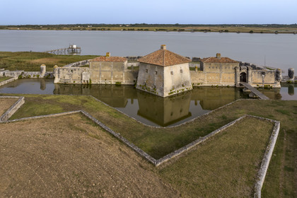 France, Charente-Maritime (17), Saint-Nazaire-sur-Charente, le Fort Lupin au bord de la Charente construit par Vauban (vue aérienne)