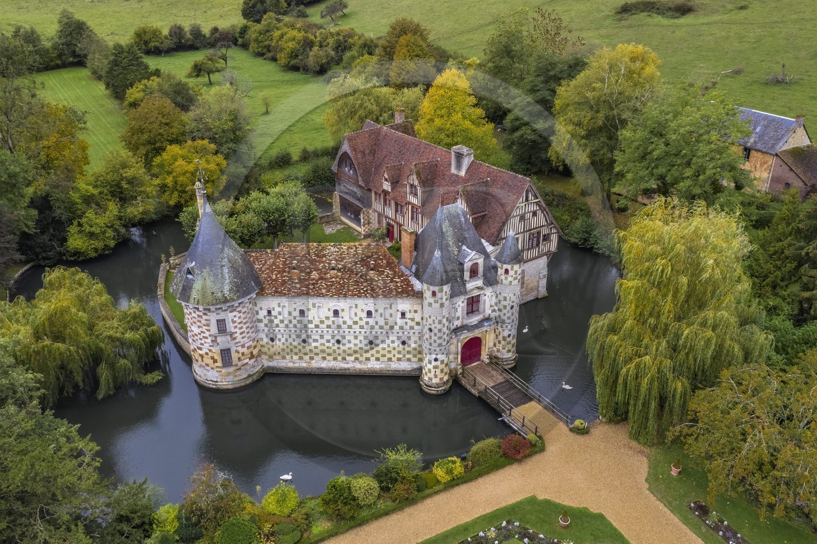 France, Calvados (14), Pays d'Auge, le chateau de Saint-Germain-de-Livet du XVe et XVIe siècle labellisé Musée de France (vue aérienne)