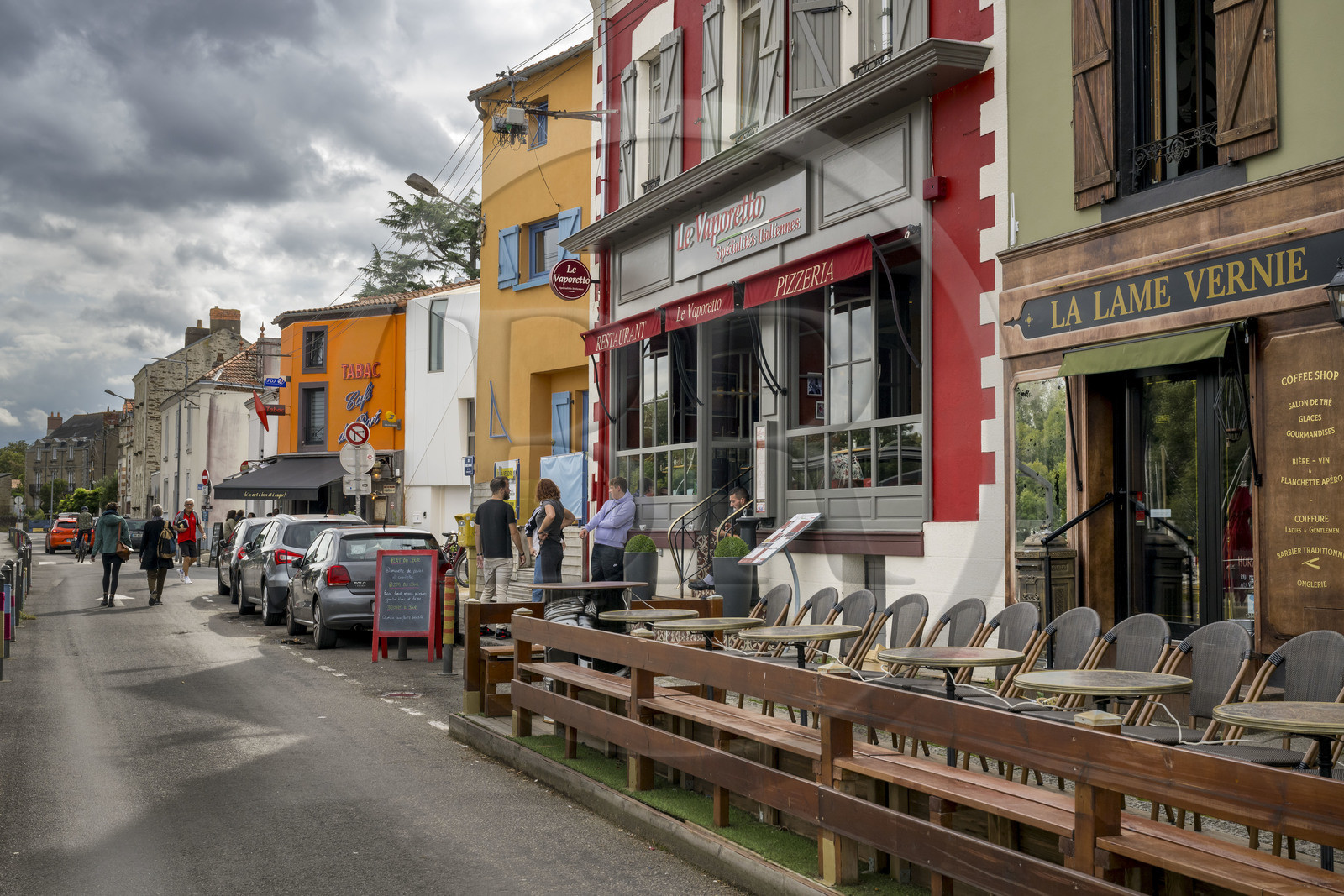 France, Loire Atlantique, suburb of Nantes, Rezé, Trentemoult district, cafes and restaurants on Quai Robert Surcouf