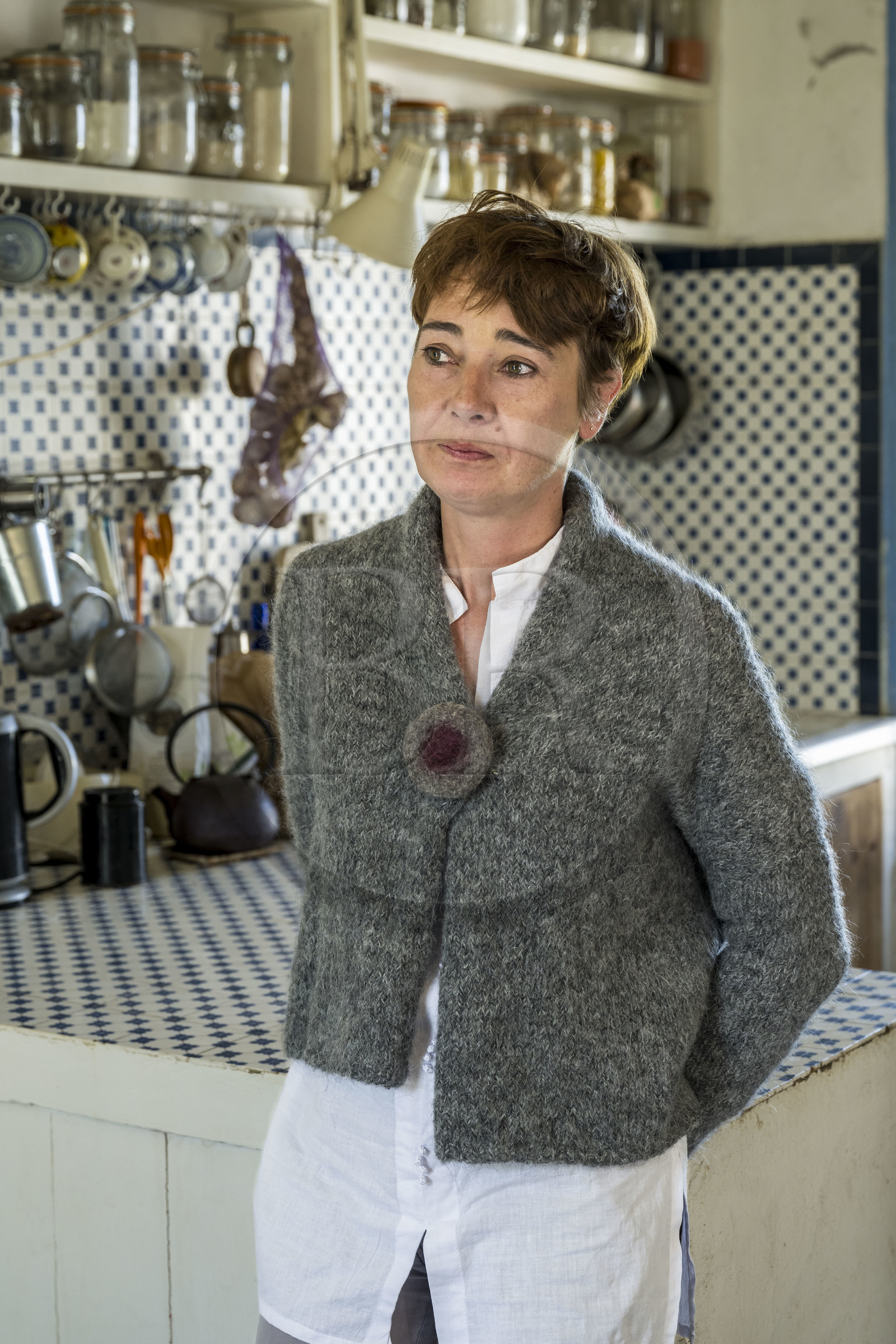 France, Finistère (29), Mer d'Iroise, Ile d'Ouessant, hameau de Keranchas, l'éditrice Helene Prigent dans sa maison