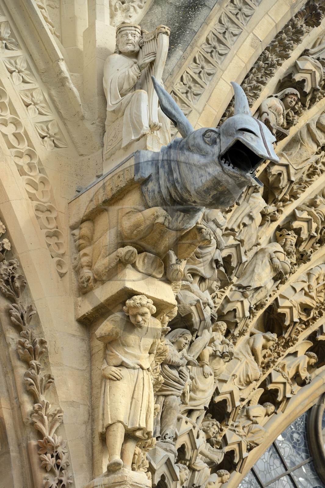 France, Marne (51), Reims, la cathédrale Notre-Dame de Reims, classée Patrimoine Mondial de l'UNESCO, gargouille plomb et zinc (XVIIème siècle) sur la facade occidentale