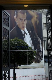 Belgique, Flandre, Anvers (Antwerpen), affiche publicitaire géante