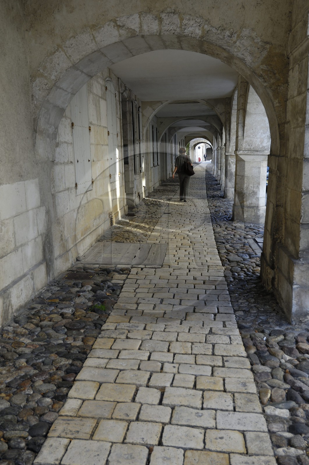 France, Charente-Maritime (17), La Rochelle, arcades de la rue de l'Escale