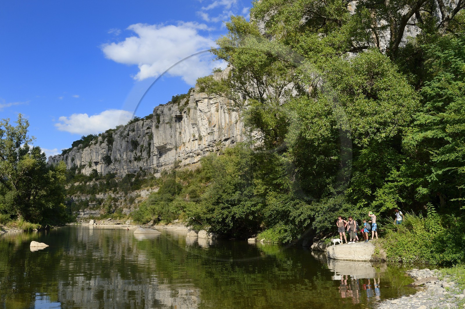 France, Ardèche (07), Ruoms, la rivière Ardèche dans les défilés de Ruoms à Pradons