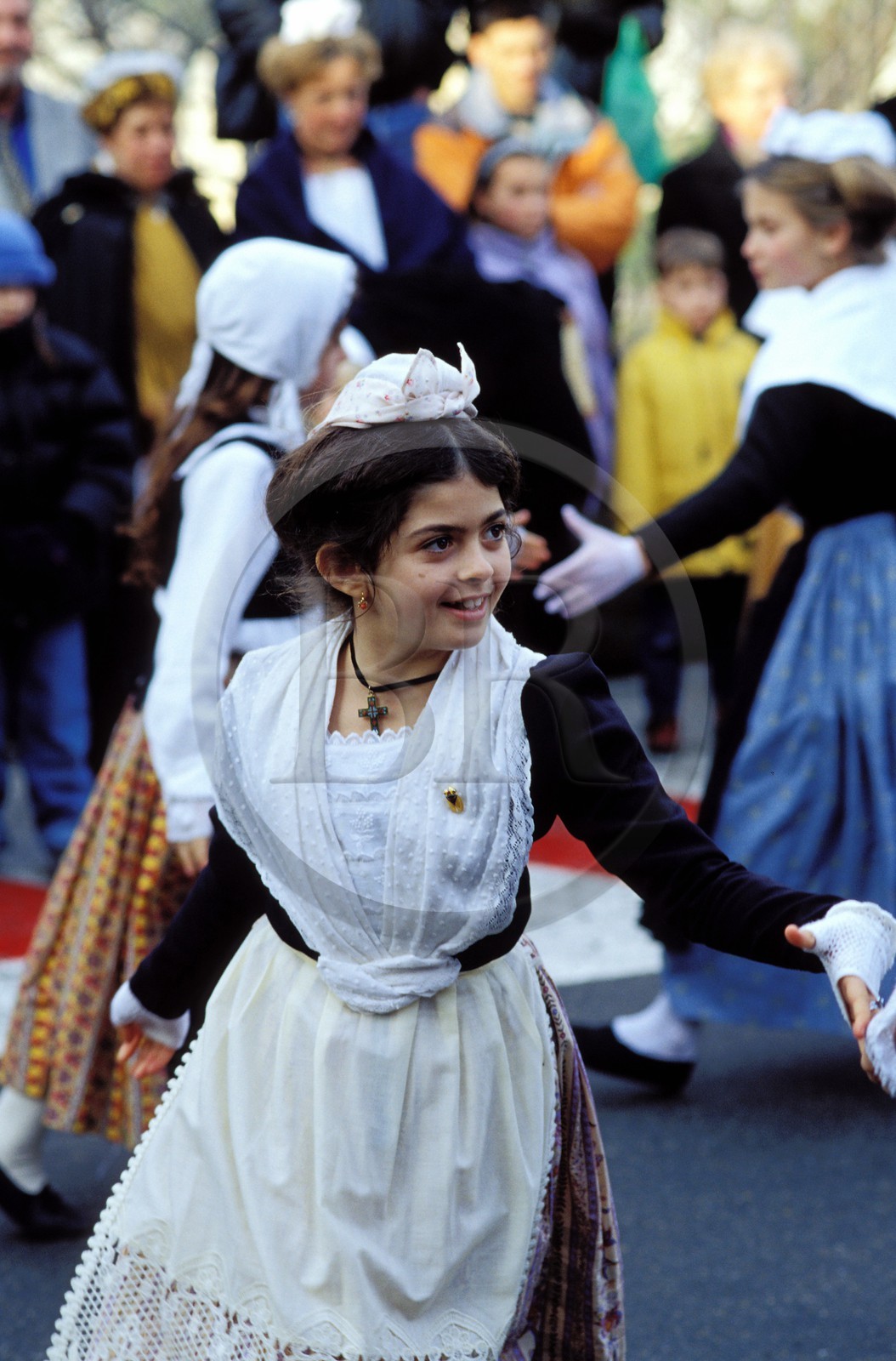 France, Bouches-du-Rhône (13), Les Baux-de-Provence, labellisé Les Plus Beaux Villages de France, fêtes de Noël, danses traditionnelles, aubade
