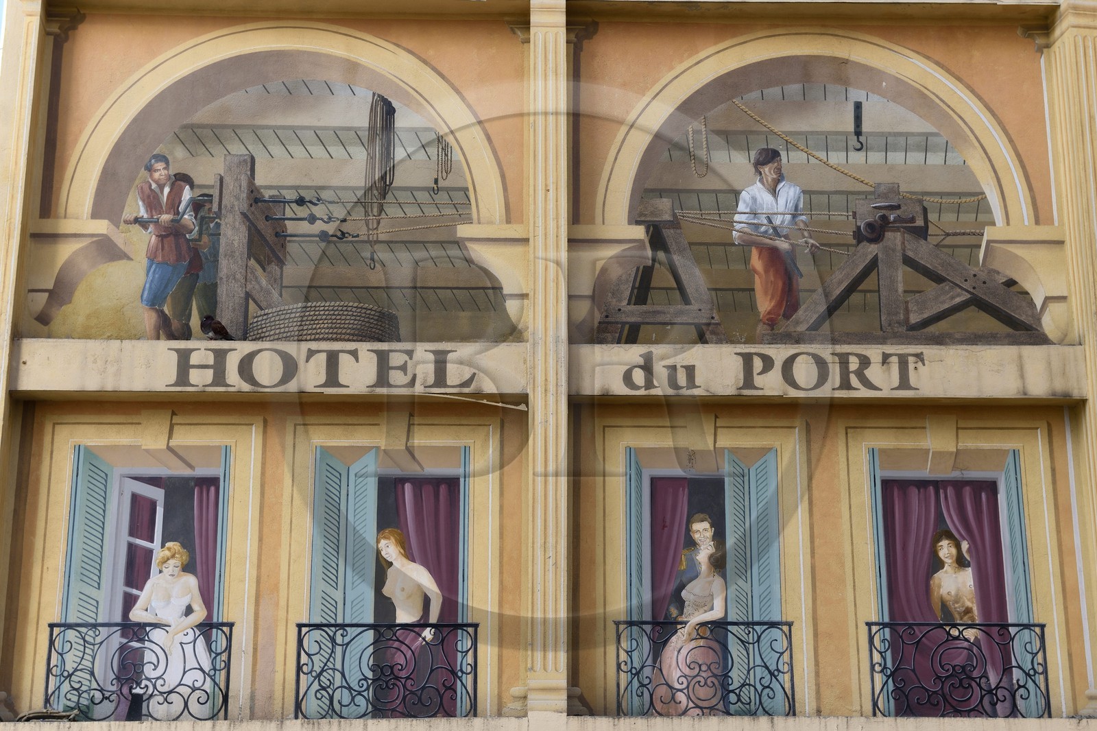 France, Var (83), Toulon, quartier du petit Chicago, rue Chevalier Paul, trompe l’oeil évoquant les maisons closes