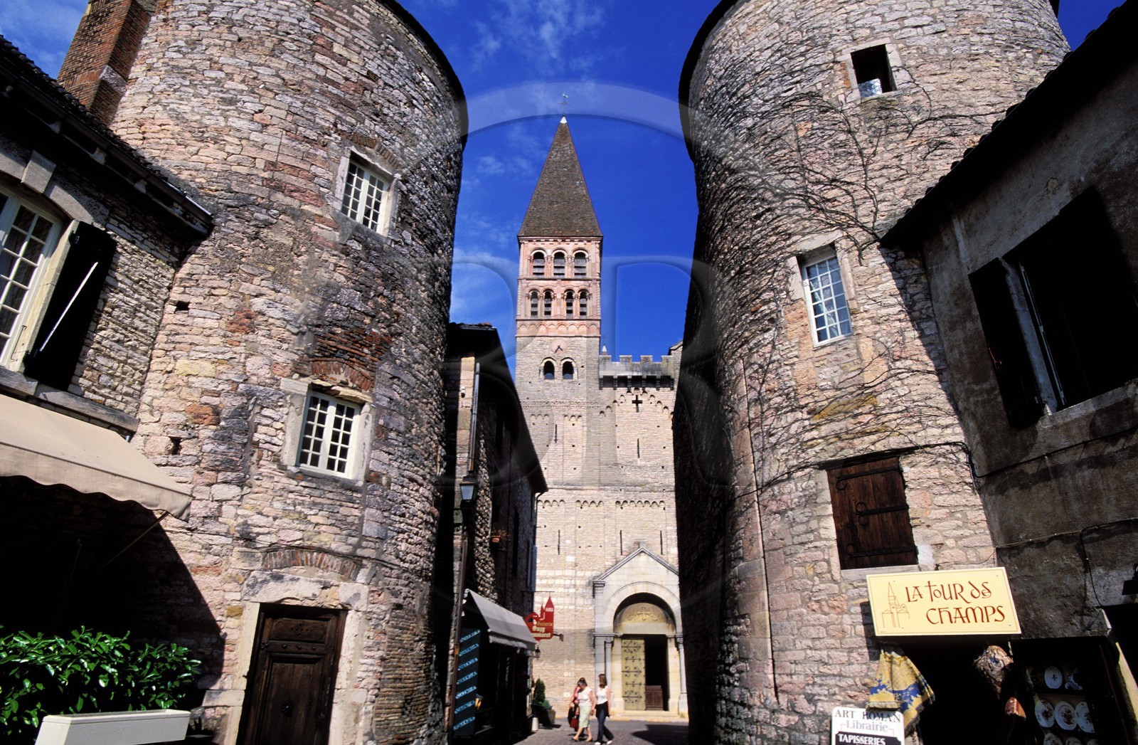 France, Saône-et-Loire (71), abbaye de Tournus, deux tours de l' ancienne enceinte de l' église Saint-Philibert