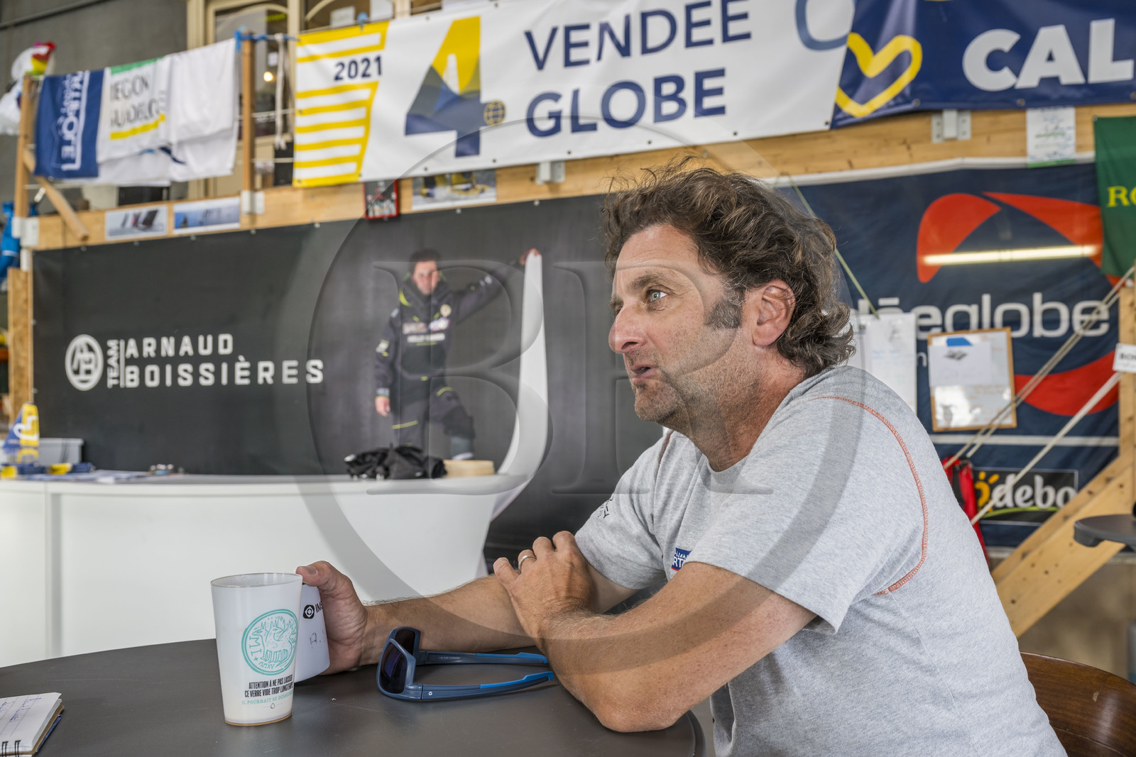 France, Vendée (85), Les-Sables-d'Olonne, Port Olona, ponton des voiliers du Vendée Globe, le skipper Arnaud Boissière du voilier monocoque de 60 pieds IMOCA La Mie Caline
