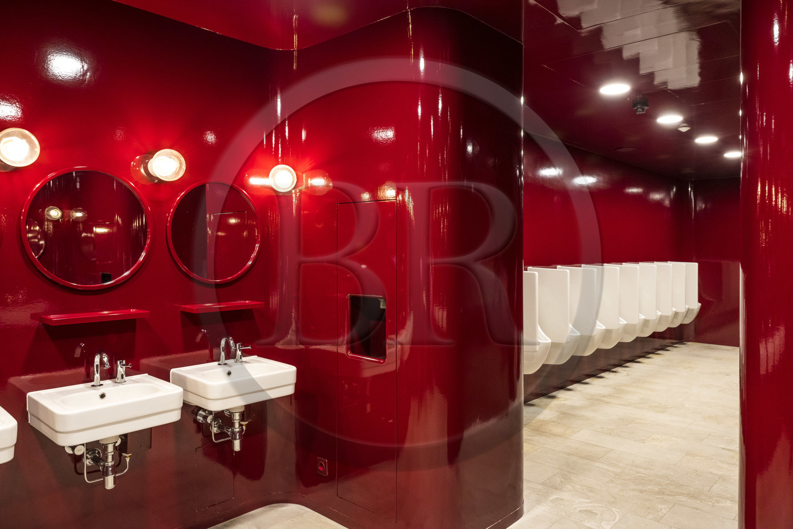 Suisse, Bâle, la salle de concert Stadtcasino Basel restructuré par les architectes Herzog et de Meuron, les toilettes pour hommes