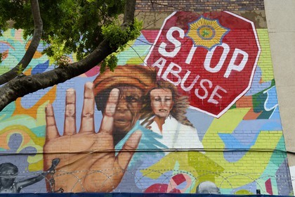 Afrique du Sud, province de Gauteng, Johannesburg, CBD (Central Business District), Newtown, peintures murales sur les murs des entrepots dans Miriam Makeba street