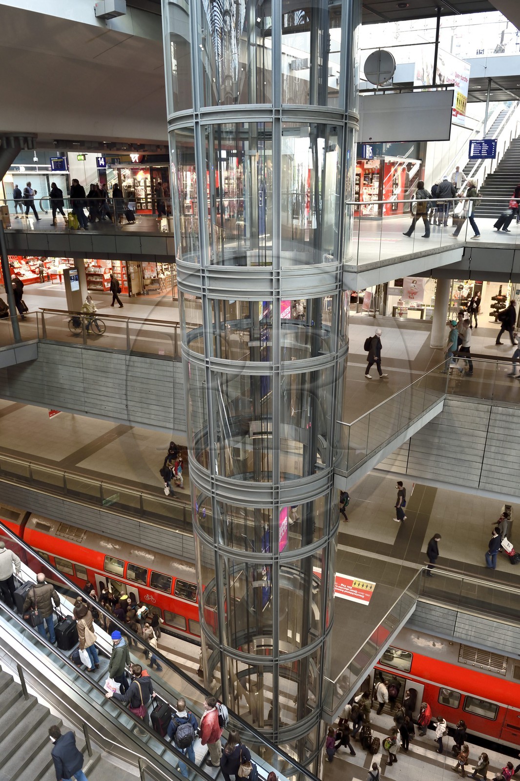 Allemagne, Berlin, Hauptbahnhof, la gare principale Hauptbahnhof conçue par l'architecte Meinhard von Gerkan