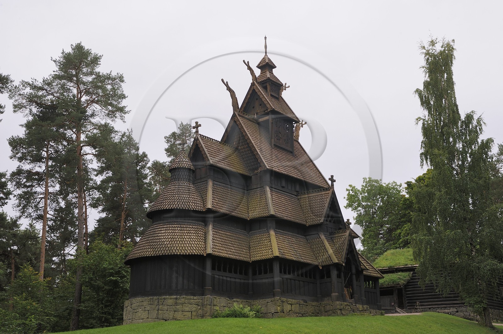 Norvège, Oslo, presqu'île de Bygdoy, musée du Folklore norvégien (Norsk Folkemuseum), l'église en bois debout de Gol
