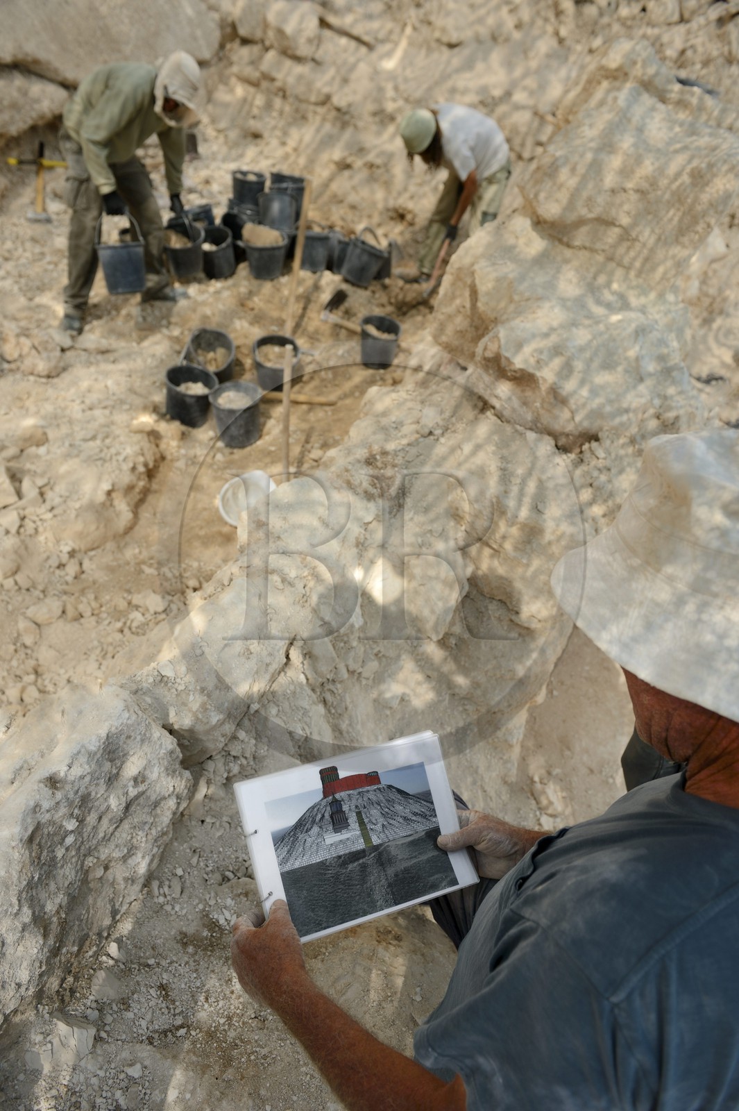 Israel, Cisjordanie, l'Hérodion, colline artificiellement exhaussée qui abrite les ruines d'un palais fortifié construit par le roi Hérode Ier le Grand (site classé Parc National), les fouilles du théâtre du roi Hérode ont été menées par le professeur Ehud Netzer et maintenant par Yakov Kalman