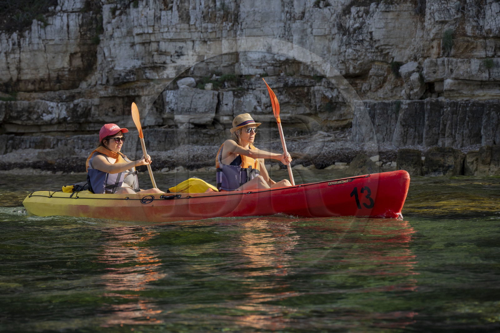 France, Alpes-Maritimes (06), Cannes, randonnée en kayak aux Iles de Lérins, en longeant la cote nord de l'Ile Sainte-Marguerite vers la Pointe du Vengeur