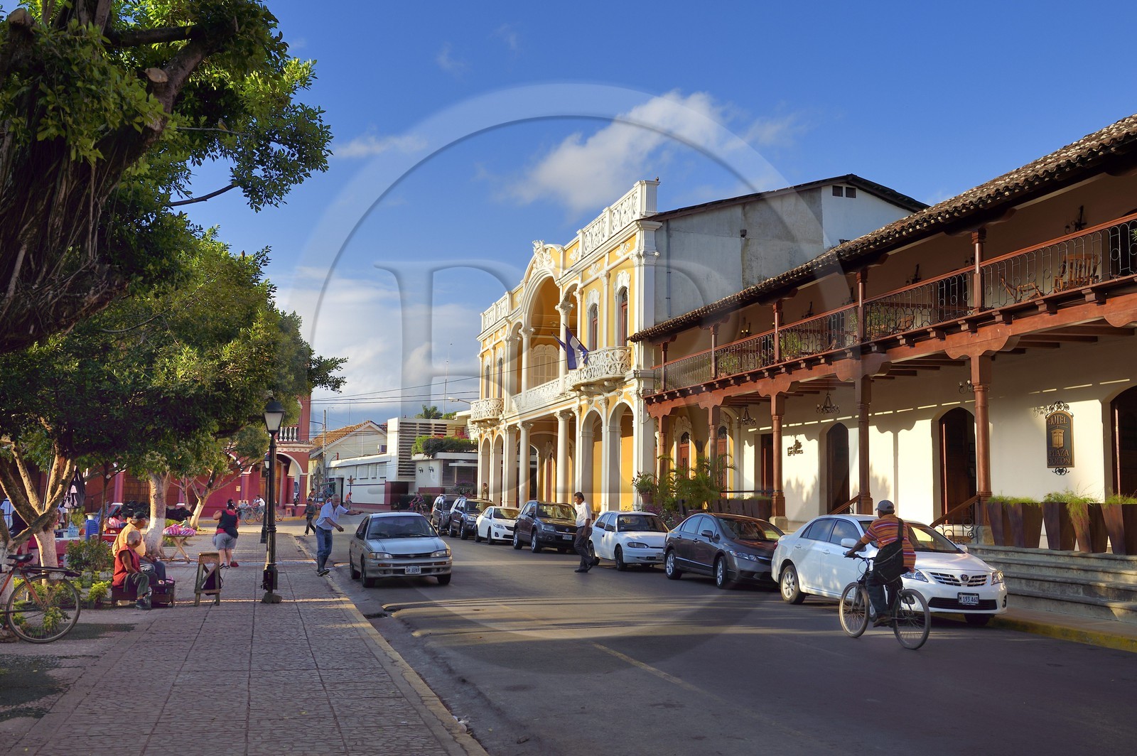 Nicaragua, Granada, colonial houses on Parque Central (Parque Colon), the Hotel Colon on the right