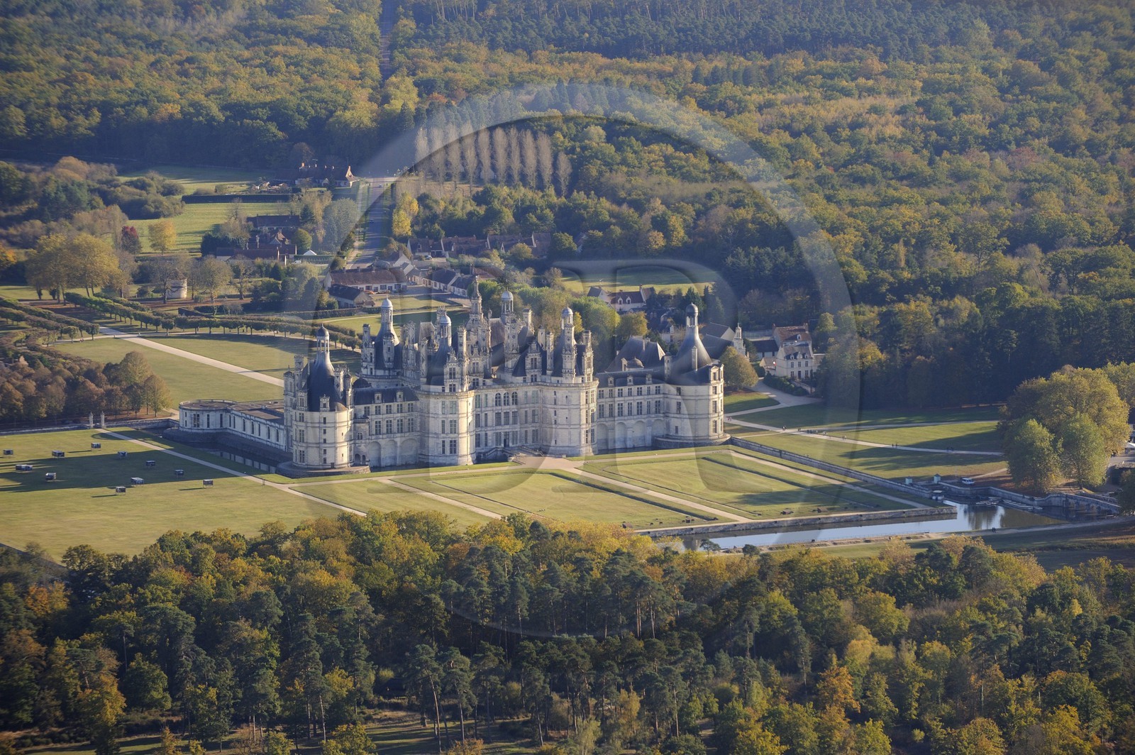 France, Loir et Cher (41), Vallée de la Loire classée Patrimoine Mondial de l' UNESCO, château de Chambord (vue aérienne)