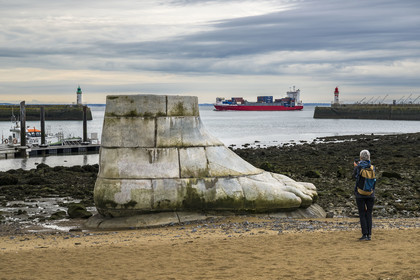 France, Loire Atlantique, Estuaire de la Loire, Saint Nazaire,  Estuaire open-air contemporary art collection, one of three monumental concrete sculptures The foot, the sweater and the digestive system created by the artists Daniel Bewar and Gregory Gicquel on the edge of the Quai de la Jetée