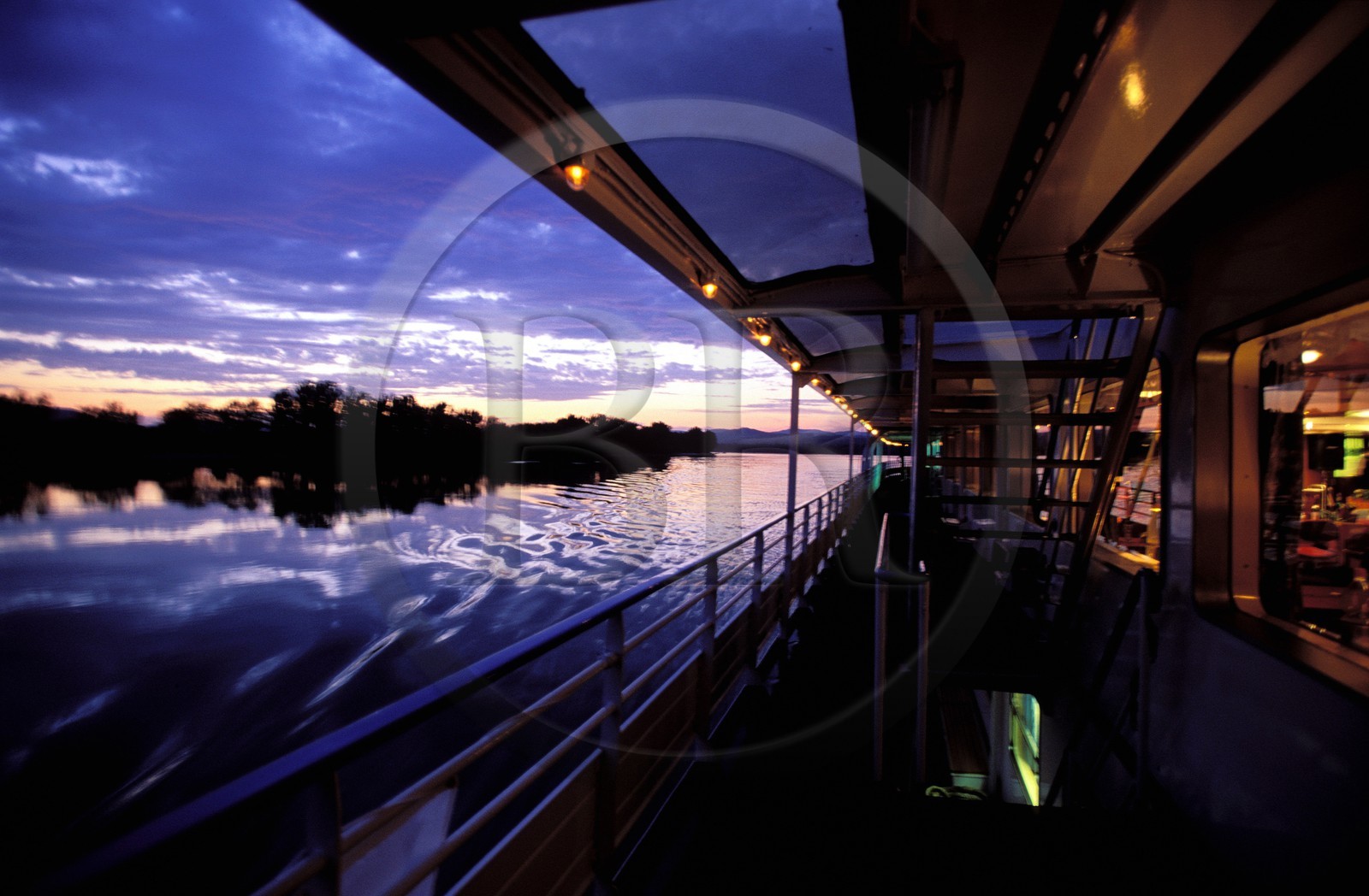 Hongrie, le Danube, descente du fleuve à bord d'un bateau de croisière