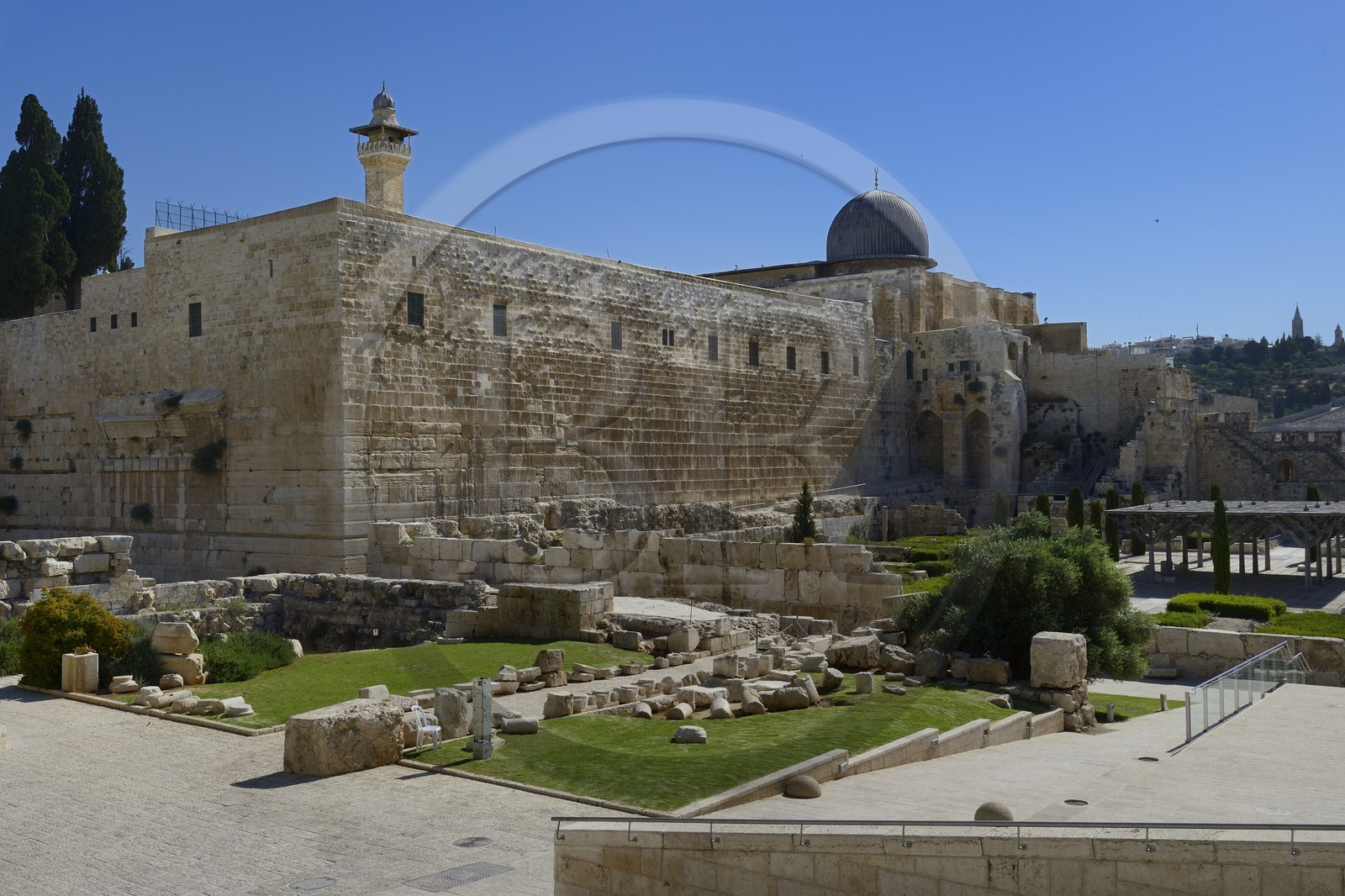Israel, Jerusalem, holy city, the old town listed as World Heritage by UNESCO, the Temple Mount seen from the Davidson Center, west and south retaining walls of the Temple built by Herod the Great and the Al-Aqsa mosque