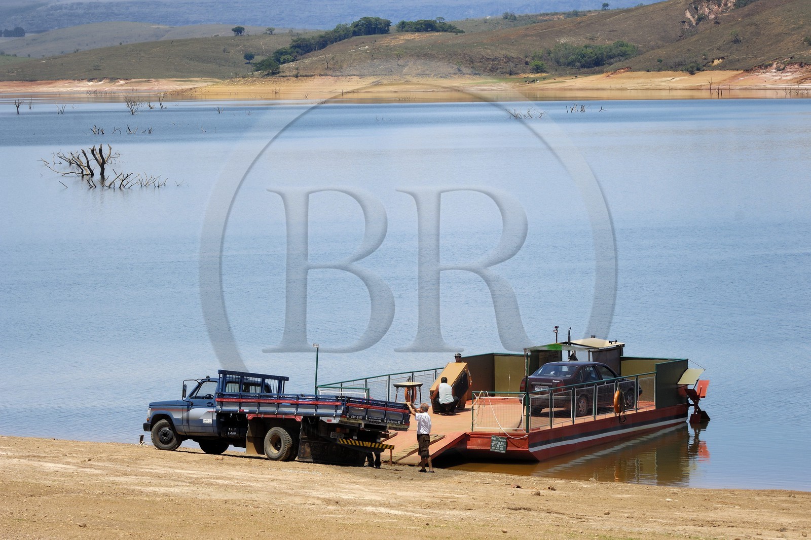 Brésil, Etat du Minas Gerais, région de Carrancas au sud de Sao Joao del Rei, bac de traversé du  Rio Grande  (Route de l'or, Estrada Real)