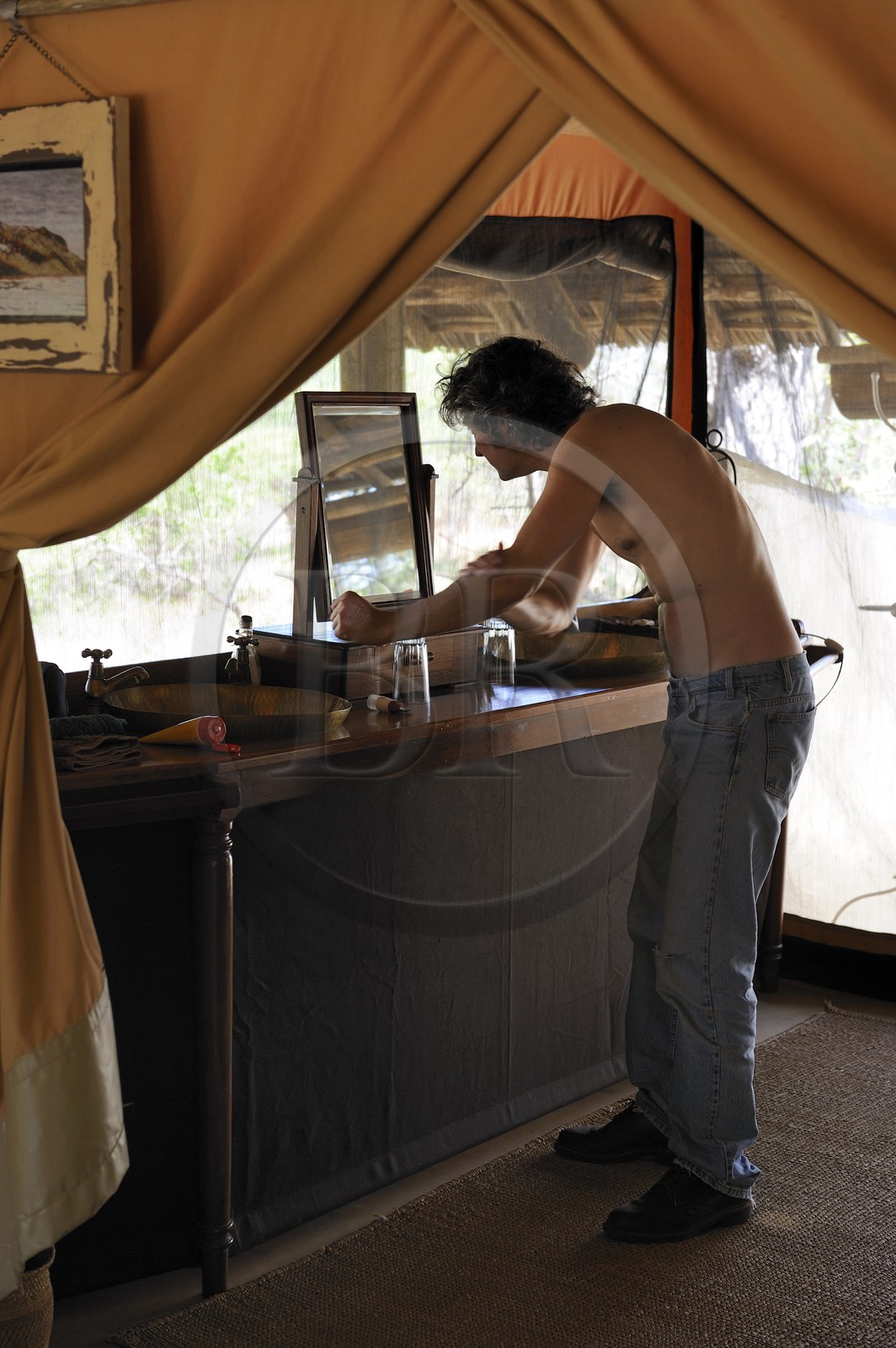 Tanzanie, Reserve de gibier de Selous une des plus grandes zones protégées au monde et inscrite sur la liste du patrimoine mondial de l’Unesco depuis 1982, le très exclusif Selous Camp, une des 13 tentes de luxe